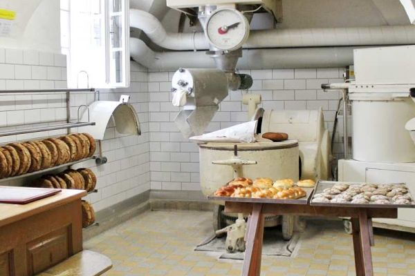 wp-content/uploads/2022/05/Starting-a-home-bakery.jpeg